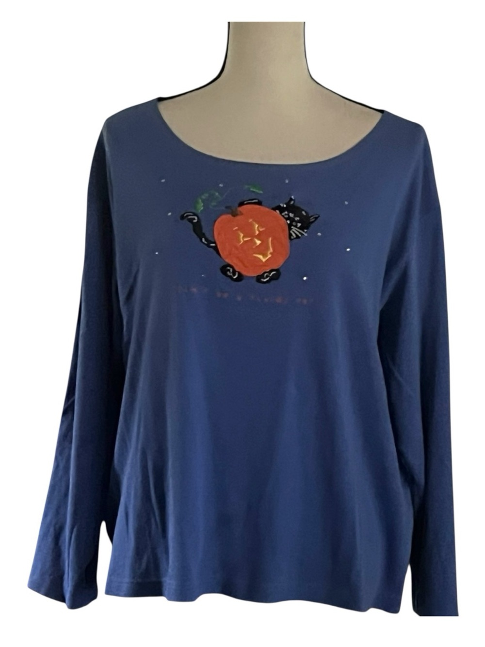 Quacker Factory”Don’t be a fraidy cat” Halloween blue purple u neck top.